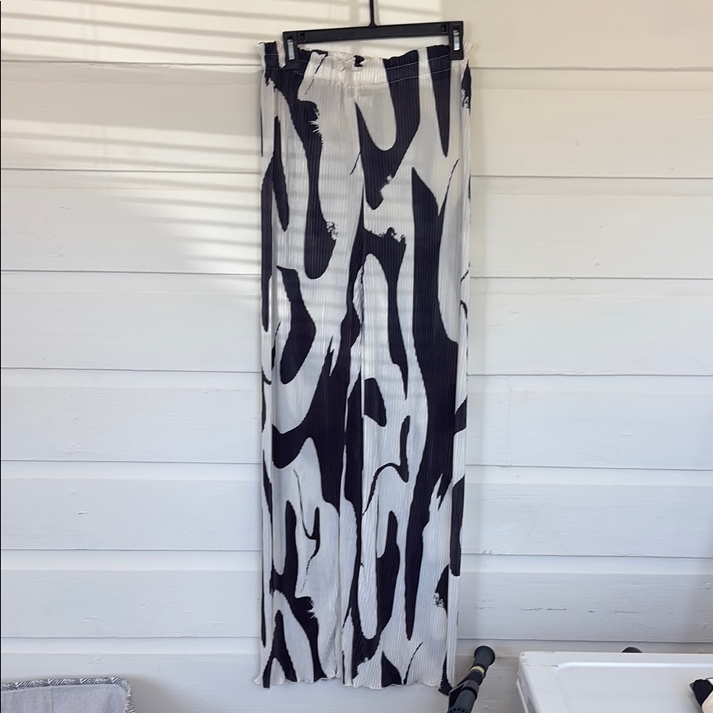 Black and White Abstract Print Pants
